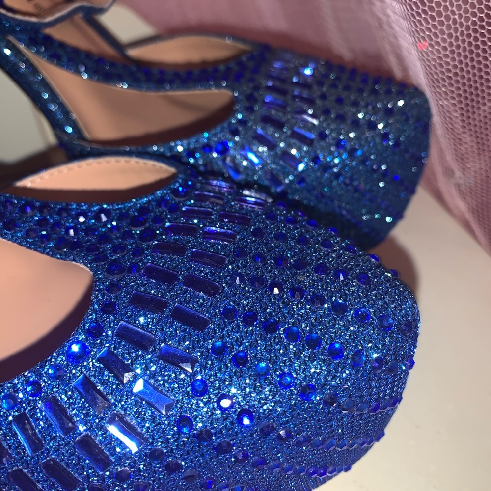 Heels - Picture 2 of 4